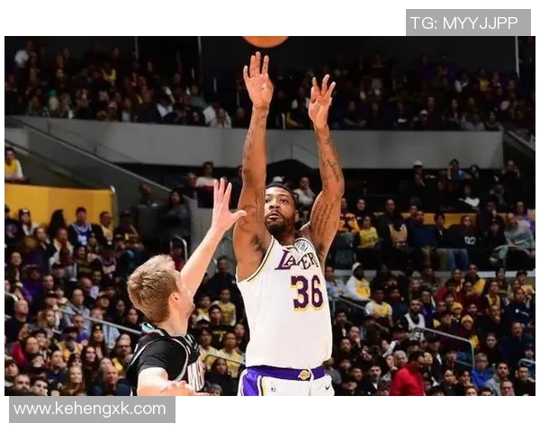 马库斯斯马特的篮球之路与领导力探讨：从新秀到球队核心的蜕变